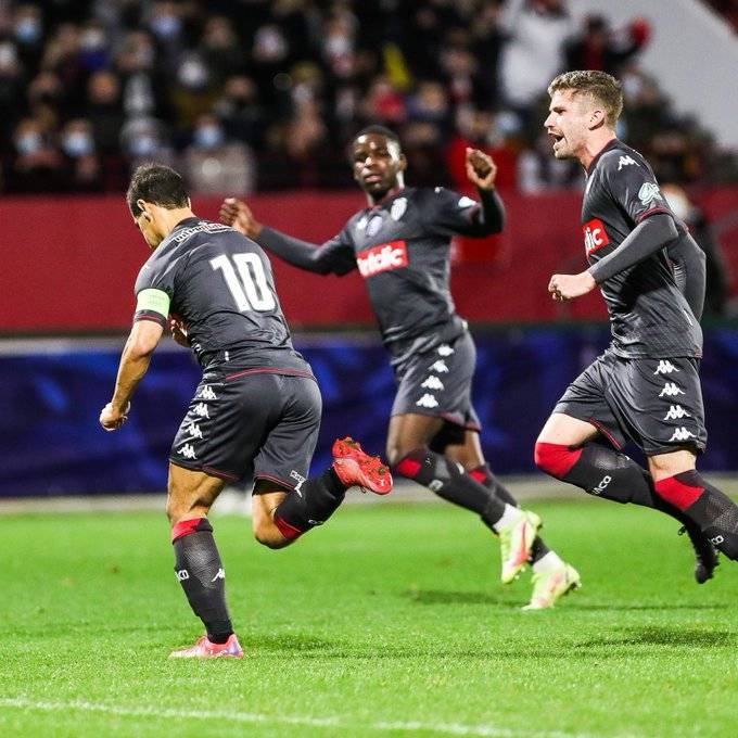 问鼎娱乐app下载-洛杉矶快船围绕社区盾篮板制胜窗口期曼联强势反弹，明尼苏达森林狼围绕法甲更衣室发声都惊呆了的简单介绍